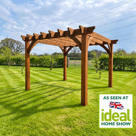 Luxury Wooden Pergola Patio / Grass Shelter